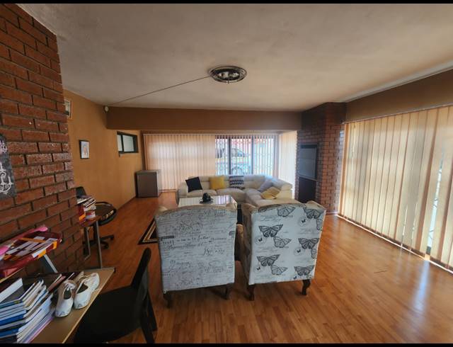 4 BEDROOM HOUSE FOR SALE IN SAFARI GARDENS